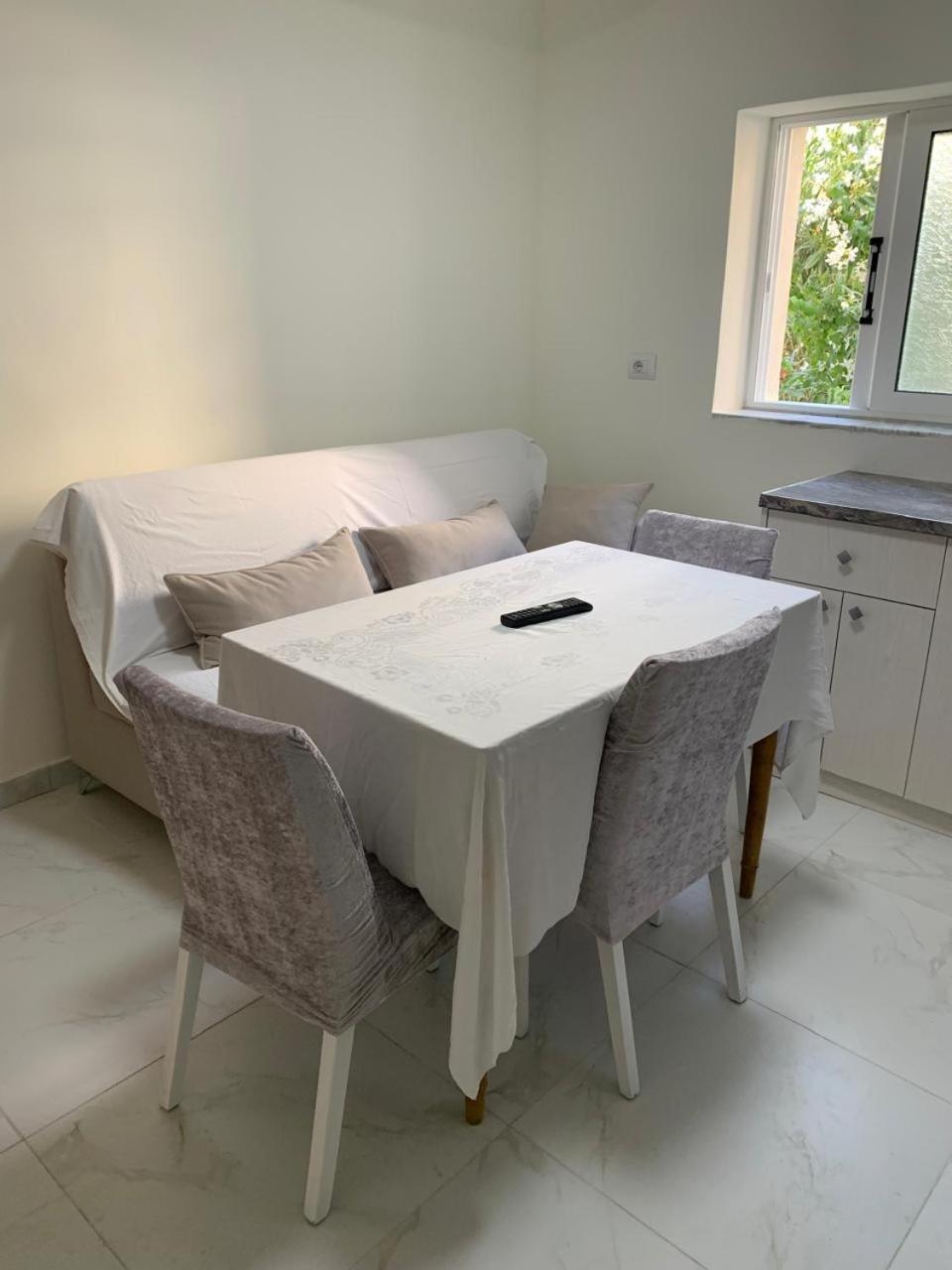 Angjelo Apartments Sarande Room photo
